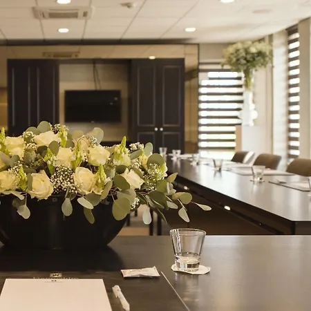 De Arendshoeve - & Restaurant Hotell Bergambacht