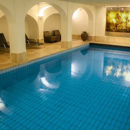 De Arendshoeve - & Restaurant Hotel