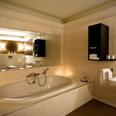 De Arendshoeve - & Restaurant Hotel 4*